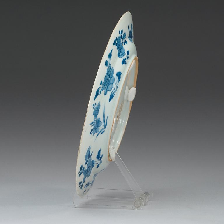 TALLRIK, porslin. Qing dynastin, Kangxi (1662-1722).