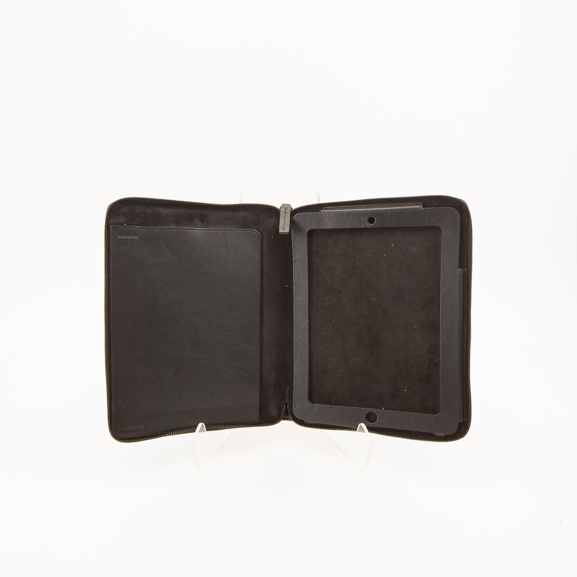 Burberry Ipad case. Bukowskis