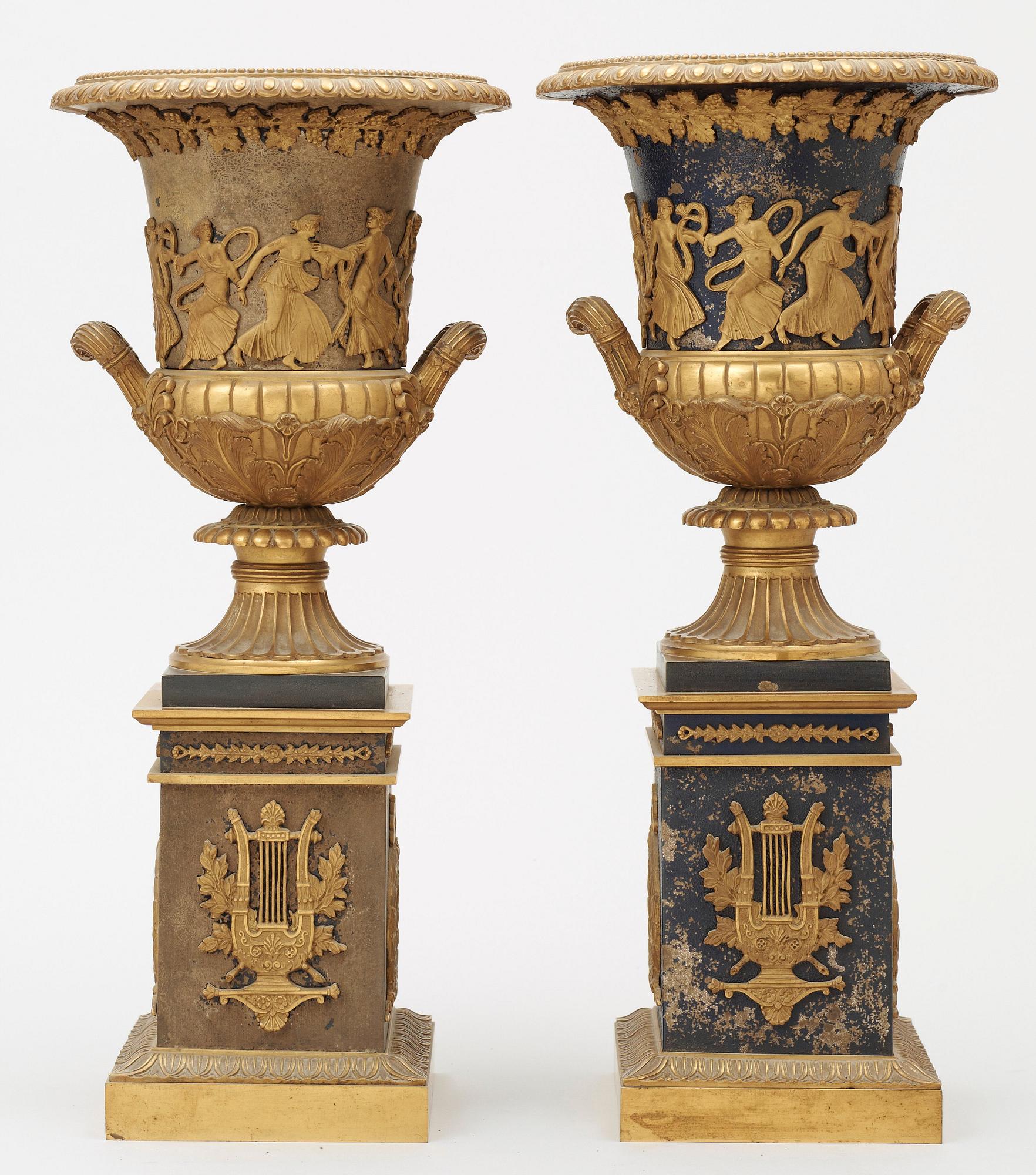 A pair of Empire-style second half 19th century urns.