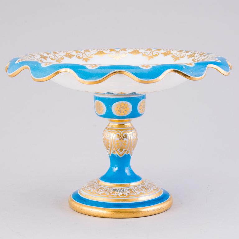 TAZZA, painted and gilt opal glass, Russian middle of the 19th century.