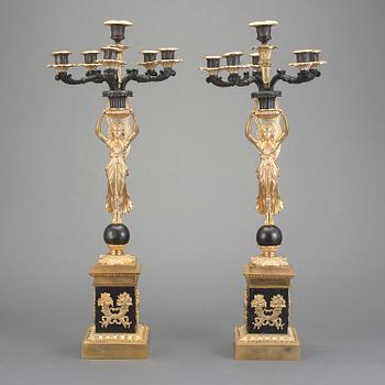 KANDELABRAR, ett par, förgylld metall, empirestil, sannolikt Frankrike, 1900-tal.