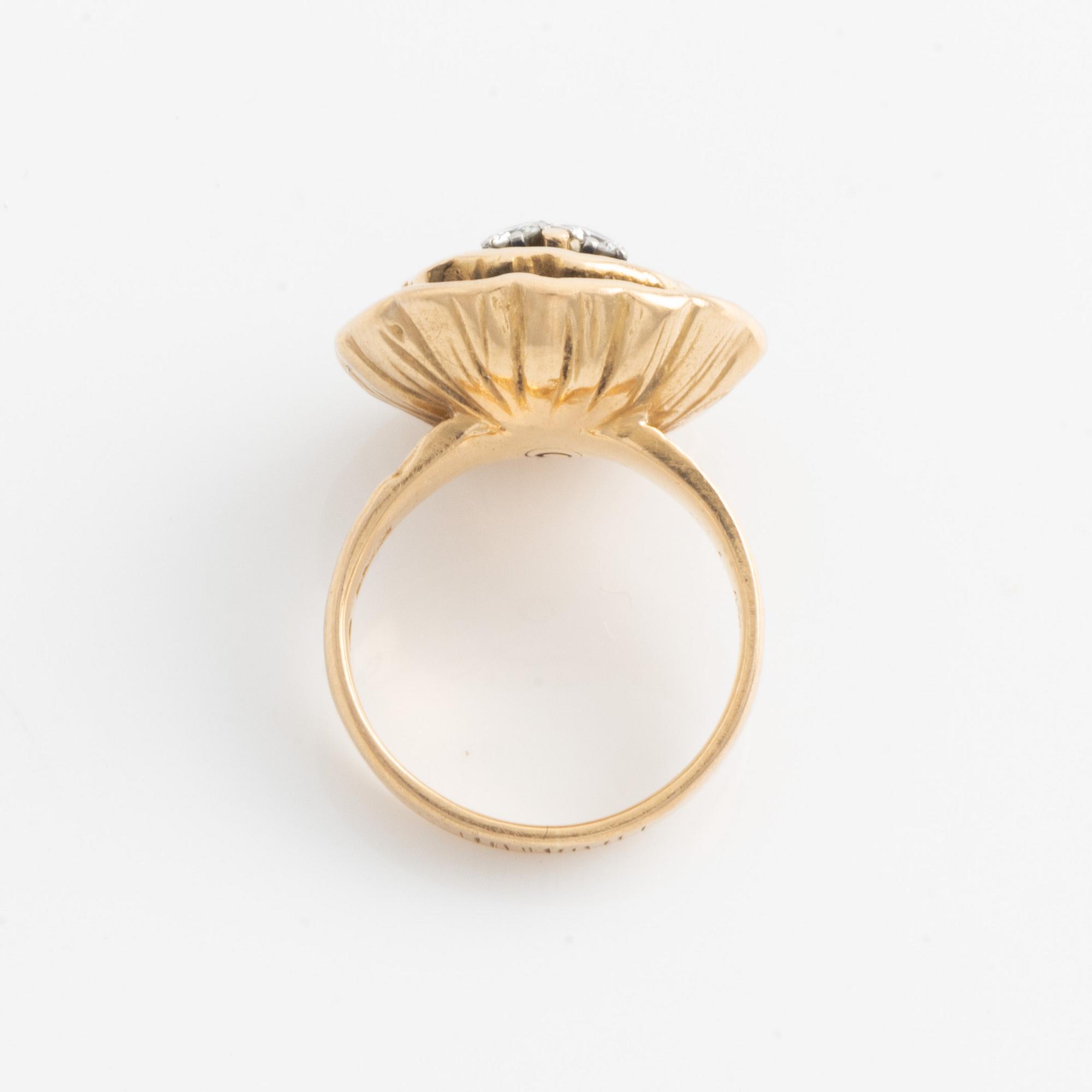 WA Bolin ring in 18K gold and enamel with round brilliant-cut diamonds, designed by Barbro Littmarck.