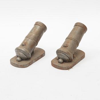 A pair of iron decoration cannons, 20th century.