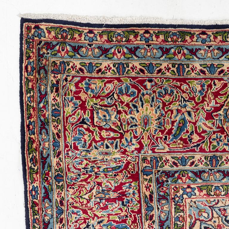 Matta, Kirman, signerad  Rasid Farrokhi ca 365 x 297 cm.