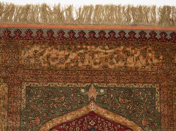 Matta, antik silke Kum Kapi med metallbroschering, Istanbul omkring 1910, "Sultan's Head Prayer" design.
