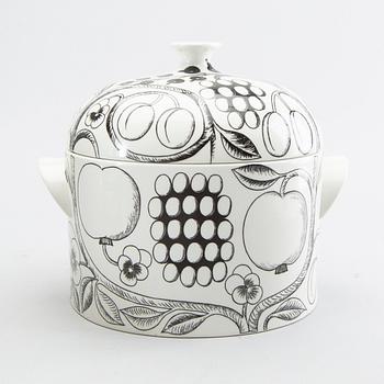 Birger Kaipiainen, An eight pcs Paratiisi dinner service form Arabia Finland later part of the 20th century.