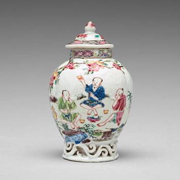 A famille rose tea caddy with cover, Qing dynasty, Yongzheng (1723-35).