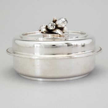 A Swedish mid 20th century silver dish and cover, mark of Borgila, Stockholm 1948.