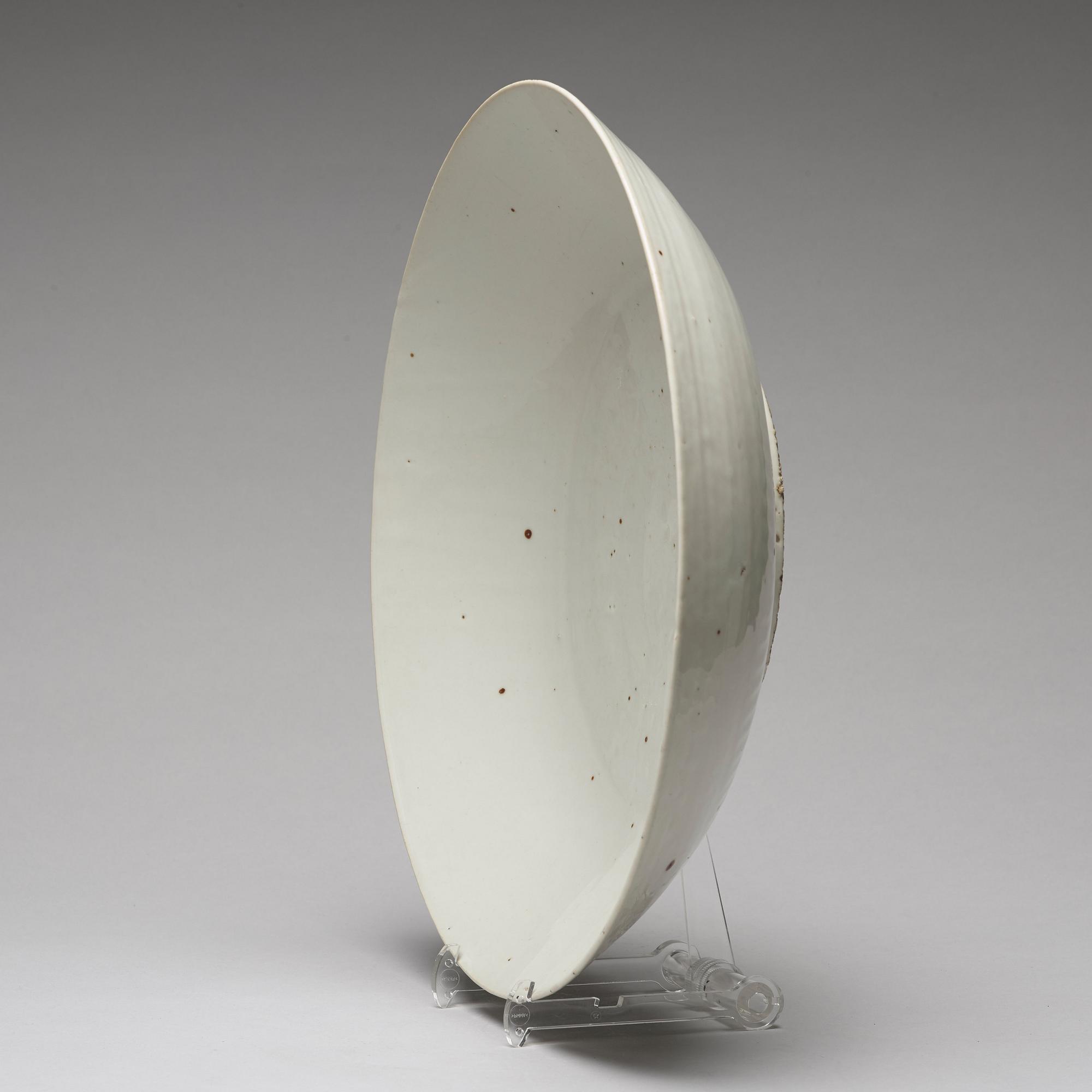 A large white glazed Swatow dish, Ming dynasty (1368-1644).