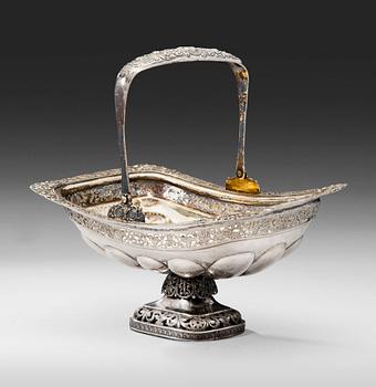 205. A RUSSIAN SILVER BREAD BASKET.