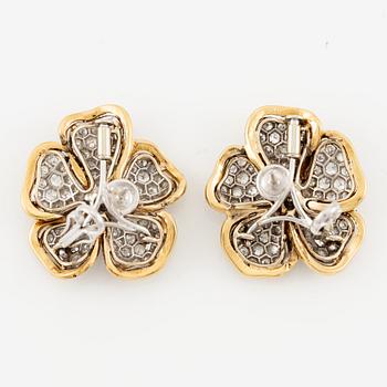 A pair of earrings in 18K gold and white gold set with old-, round brilliant and eight-cut diamonds.