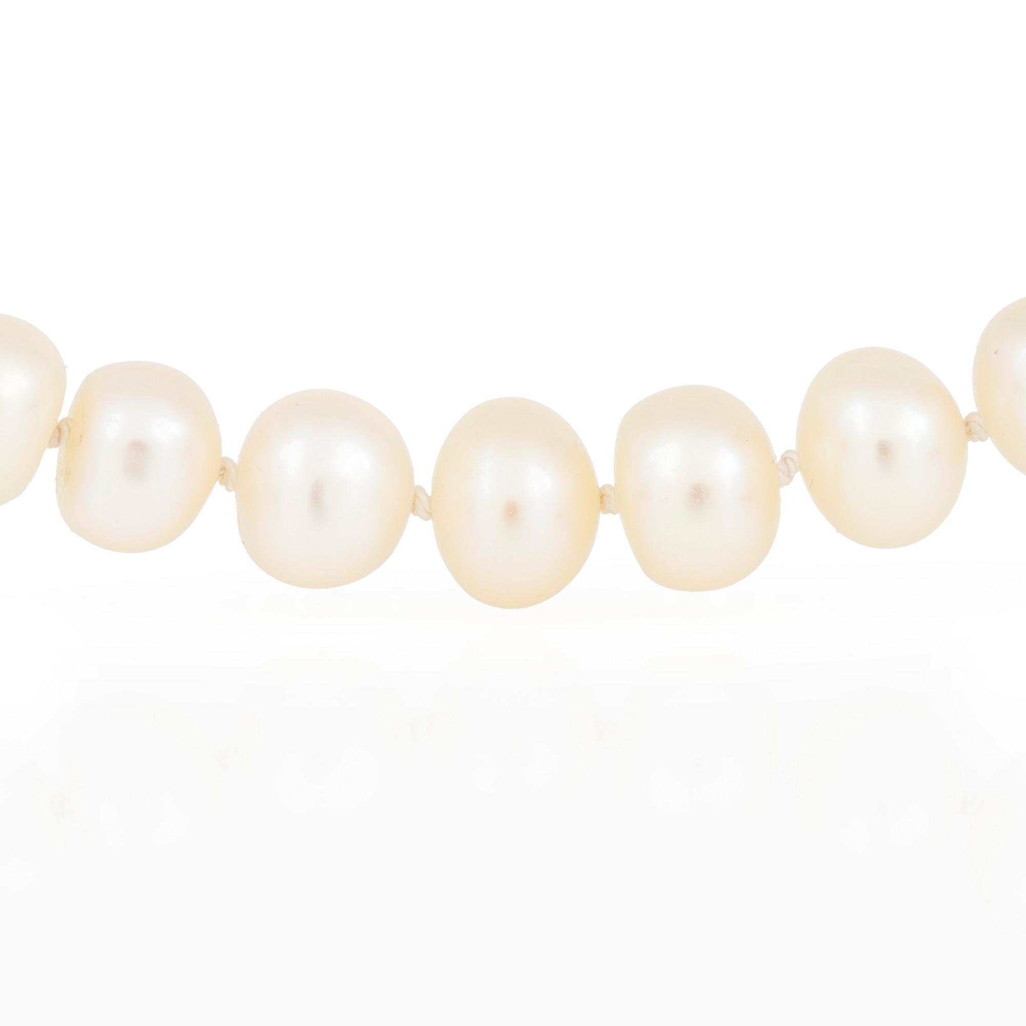 HALSBAND med odlade pärlor och lås i 18K vitguld.