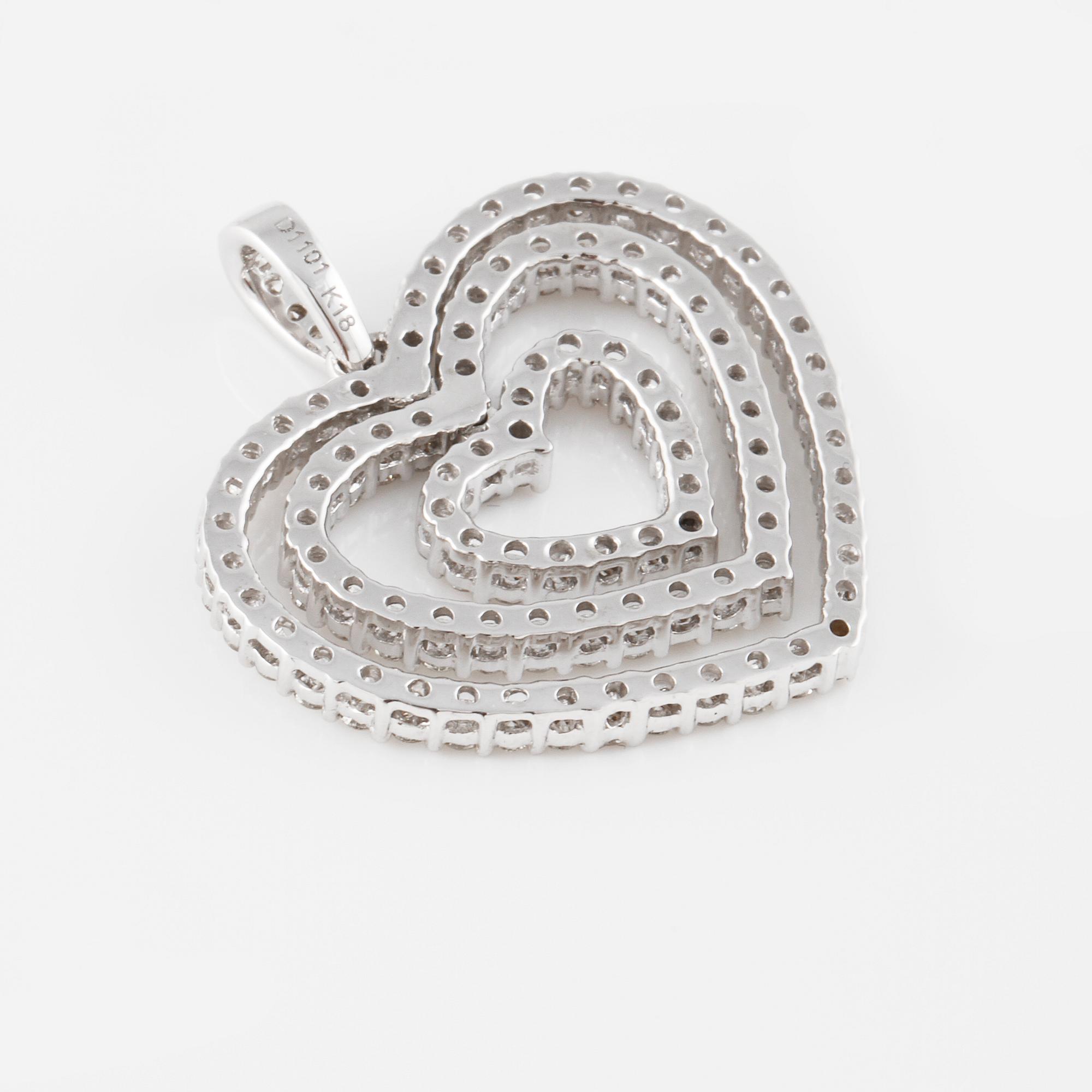 HÄNGE, 18K vitguld med 97 briljantslipade diamanter 1.10 ct. Vikt 4,6 gram.