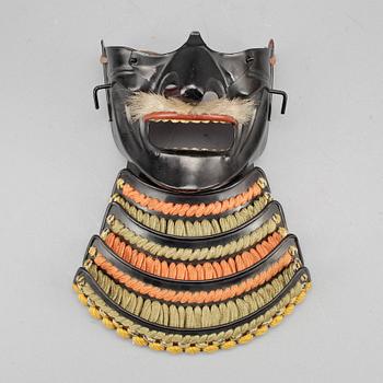 HJÄLM, Kabuto och Mempo, Japan, Meji/Showa-perioden, omkring 1900.