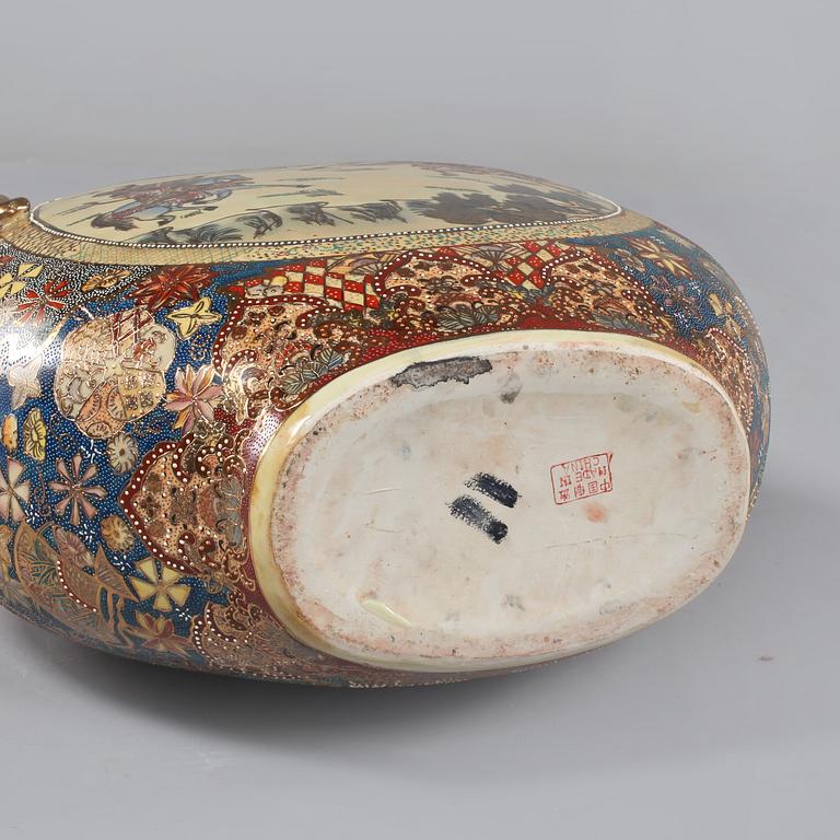 PILGRIMSKRUS, porslin, orientaliskt, 1900-talets andra hälft.