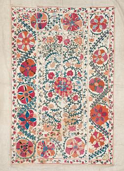 ANTIKT UZBEKISTANSKT SUZANI BRODERI. 154,5 x 102 cm.