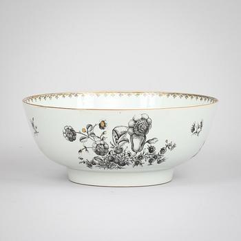A grisaille punch bowl with a Swedish Bank note, Qing dynasty, Qianlong dated 1762.