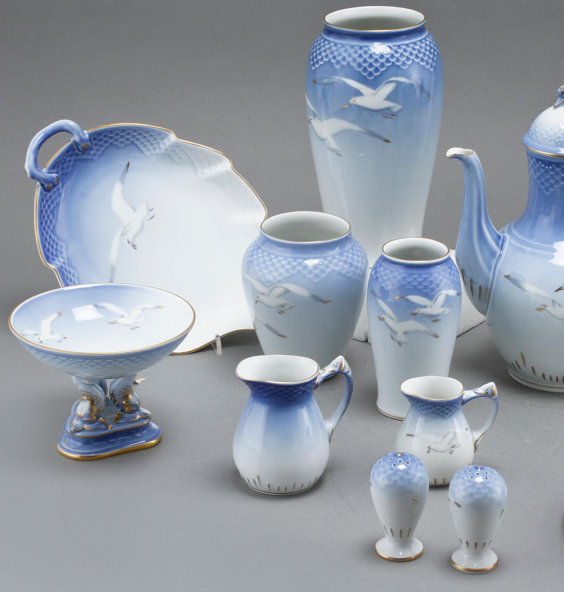 KAFFESERVIS, 40 delar, porslin, "Måsen", Bing & Gröndal samt Royal Copenhagen, Danmark, 1900-talets andra hälft.