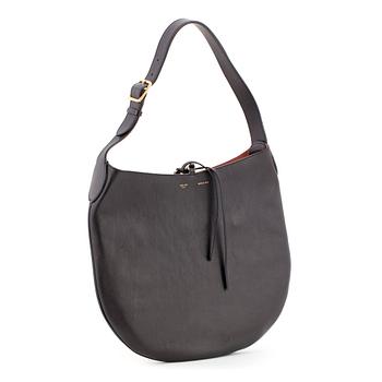 655. Céline, CÉLINE, a black leather shoulder bag.