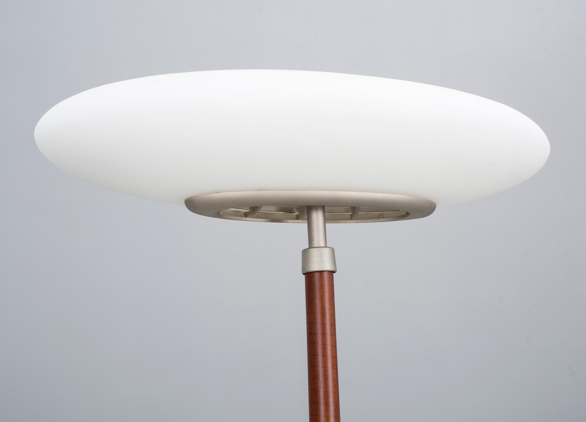 GOLVLAMPA, Arteluce, Italy. 1900-talets slut.