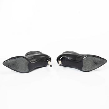 Chanel, ankle boots, size 37C.