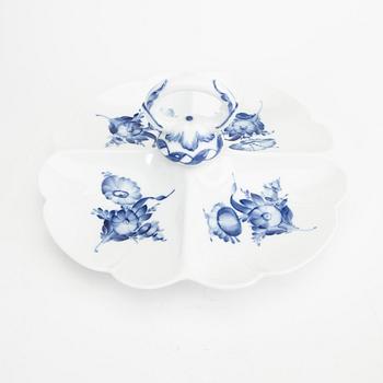 Service "Blå blomst" 74 dl Royal Copenhagen Denmark 1900s porcelain.