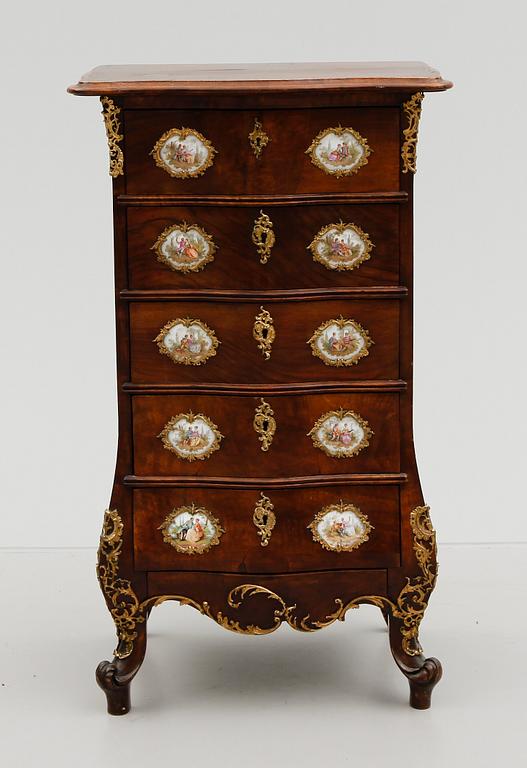 BYRÅ, rokokostil, sekelskiftet 1900.