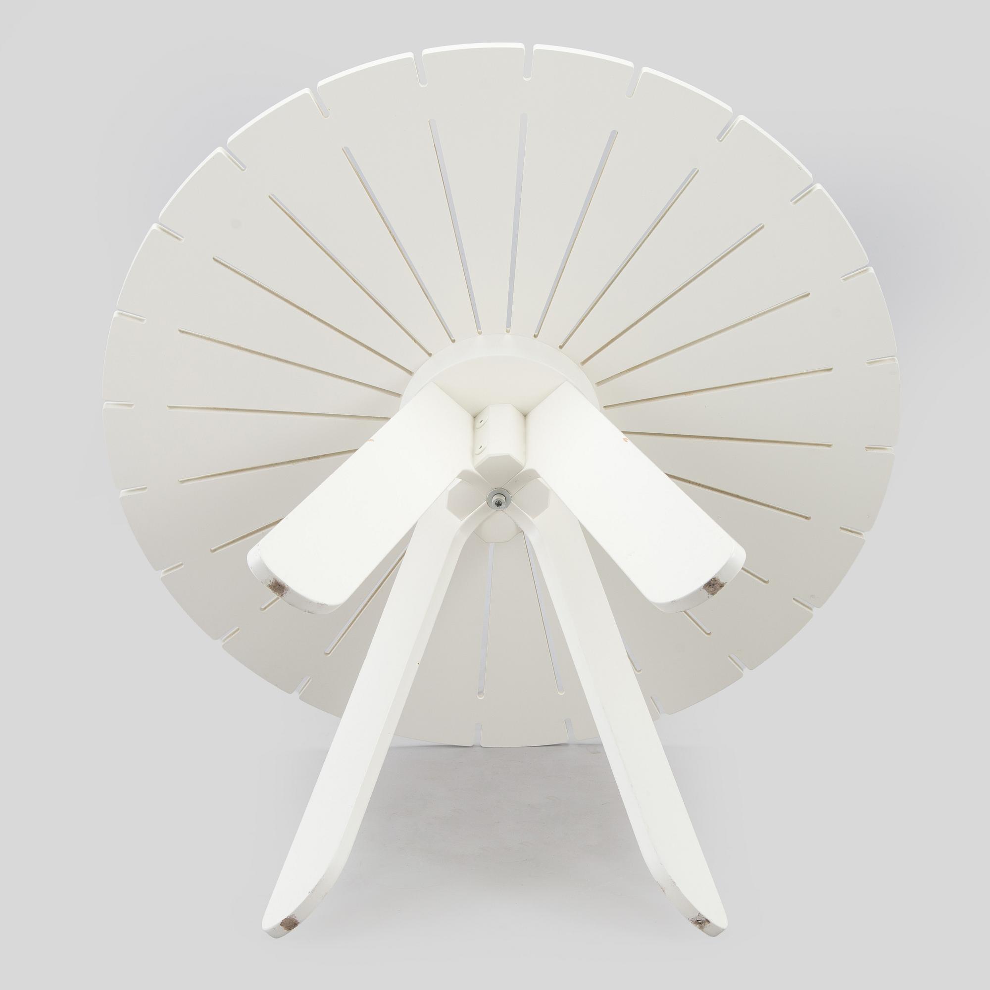 Alvar & Aino Aalto, trädgårdsmöblemang, 5 delar, "Aurinko"-serien, Artek, 2000-tal.