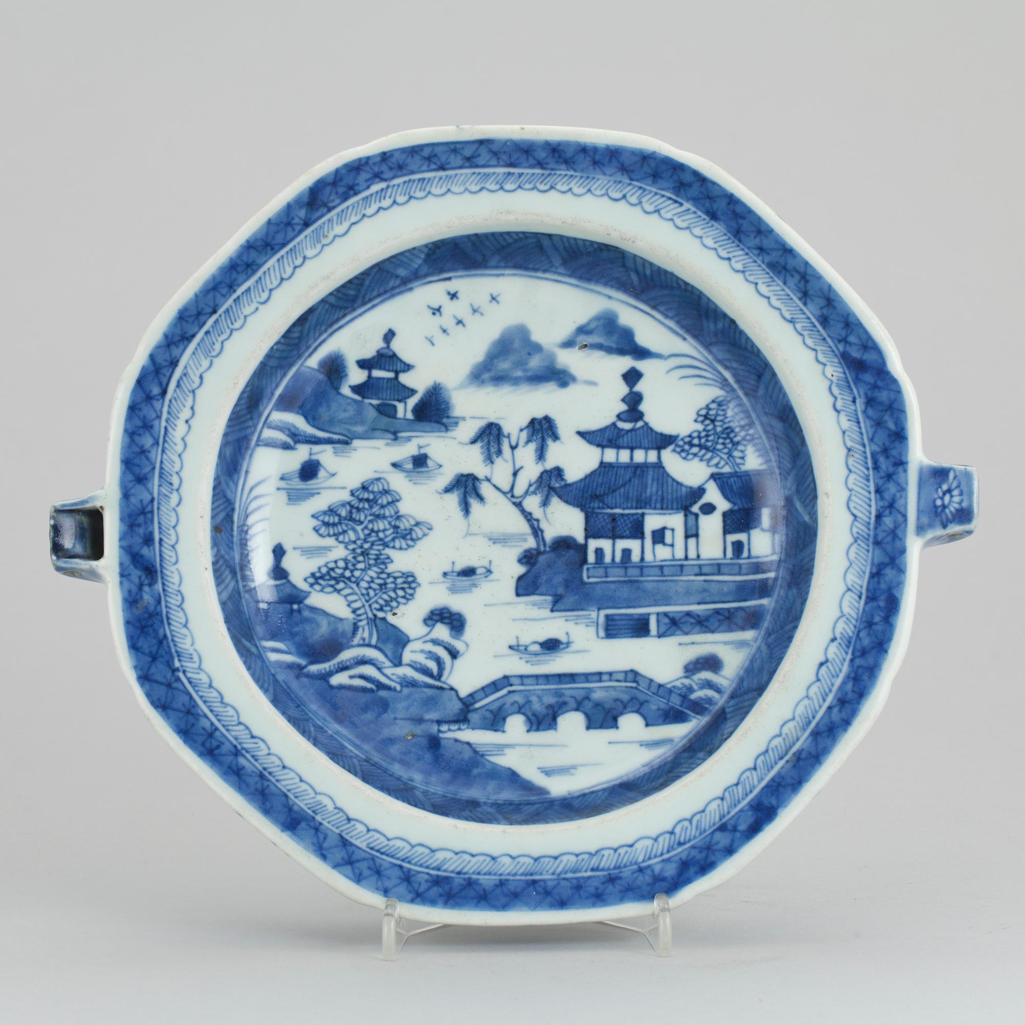 VÄRMEFAT, porslin, Kina, Qian Long (1736-1795).