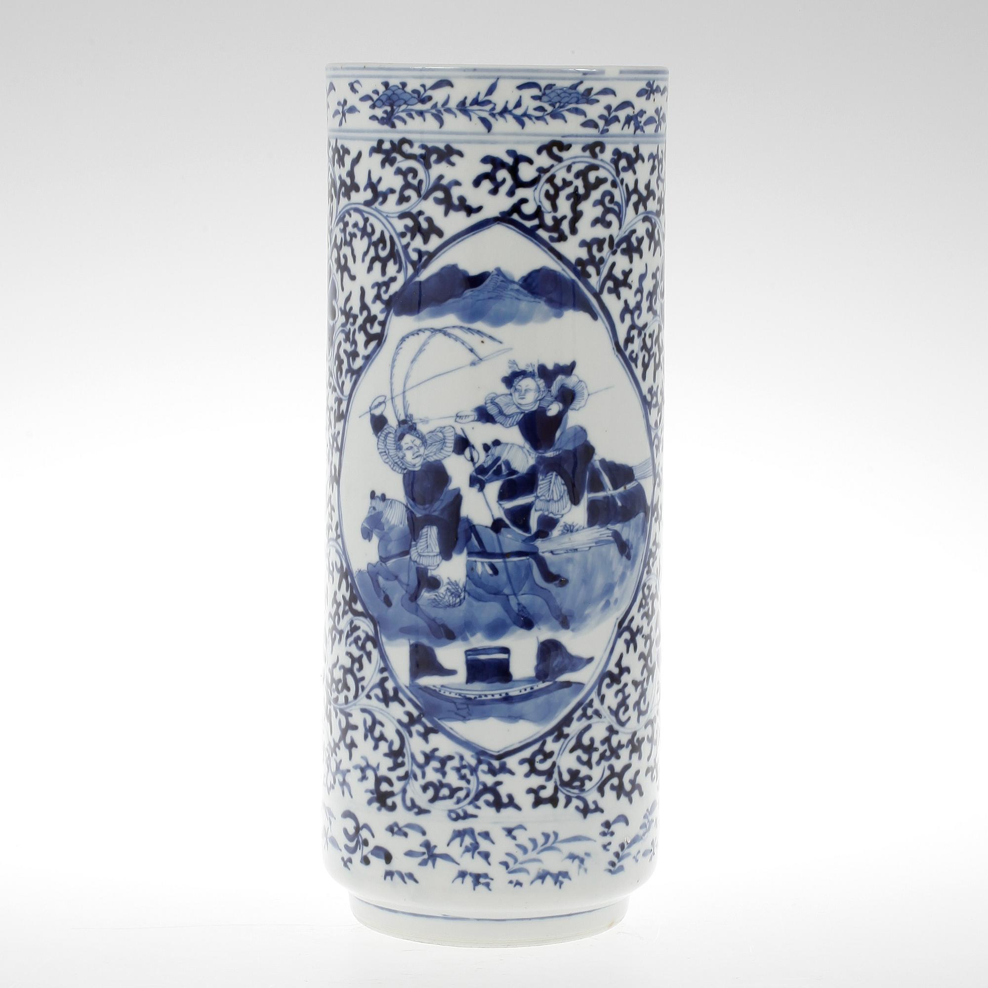 PENSELVAS, porslin, Kina 1800-tal.