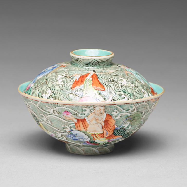 A famille rose enamelled cup with cover, Qing dynasty, 19th Century.