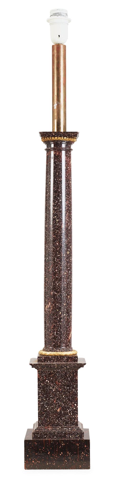 BORDSLAMPA. Älvdalen, 1800-talets första hälft. Empire.