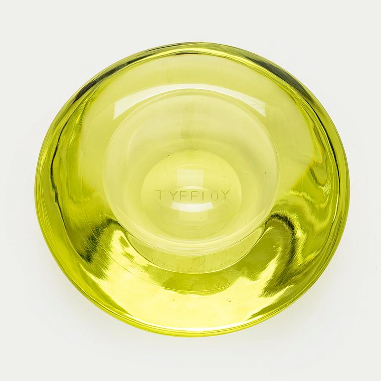 Aimo Okkolin, A' Flying saucer' glass bowl, signed Aimo Okkolin Riihimäen Lasi Oy.