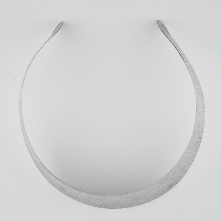 HALSRING, sterlingsilver, Stigbert för Waldemar Jonsson Atelje, Skara 1973. Vikt ca 51g.