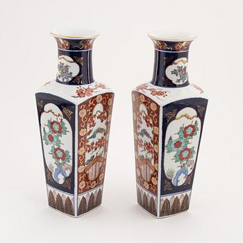 A pair of Japanese imari vases, later part of the 20th century.