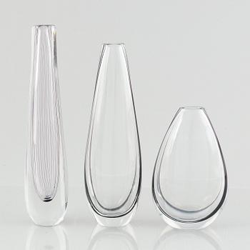 Vicke Lindstrand, a set of three glass vases, Kosta.
