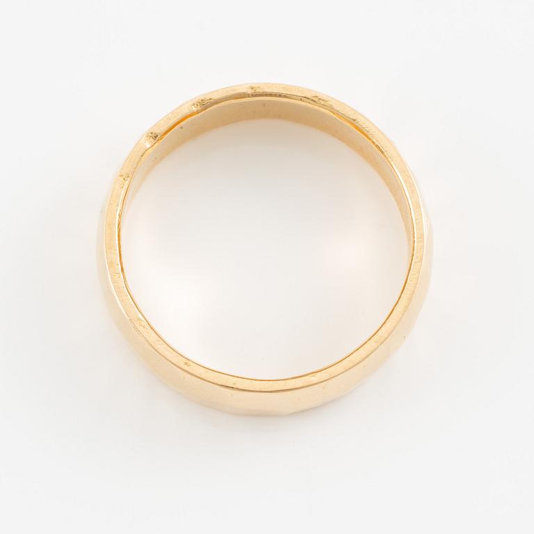Jan-Christer Lundqvist, ring, 18K gold with hammered decoration, Skövde.