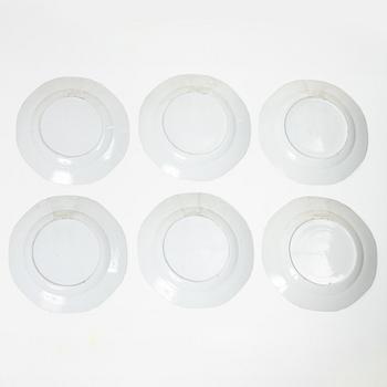 A set of six Chinese export porcelain dinner plates, Qing dynasty, Qianlong (1736-95).
