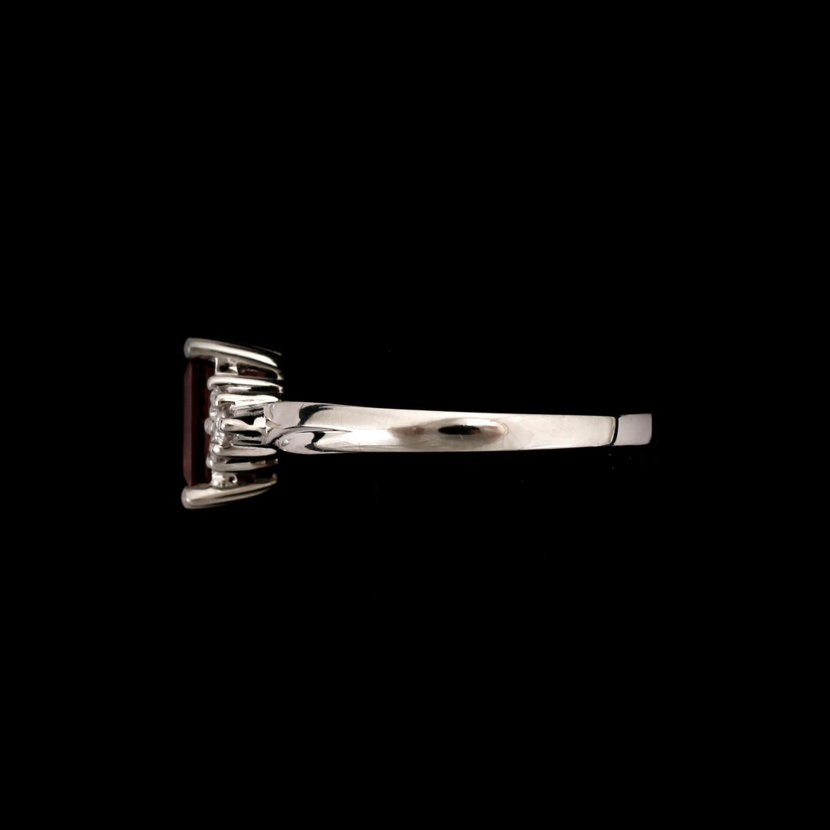 RING, 14k vitguld med rektangulär fasettslipad rosa turmalin ca1,98ct och briljantslipade diamanter tot ca0,21ct.