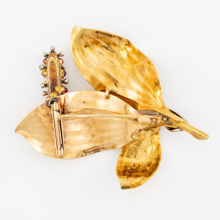 A W.A. Bolin brooch 18K gold set with cabochon-cut rubies and rose-cut diamonds, Stockholm 1944.