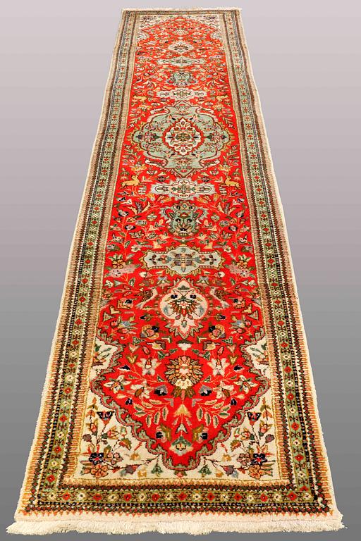 GALLERIMATTA, Figural Täbris, ca 395 x 88 cm.