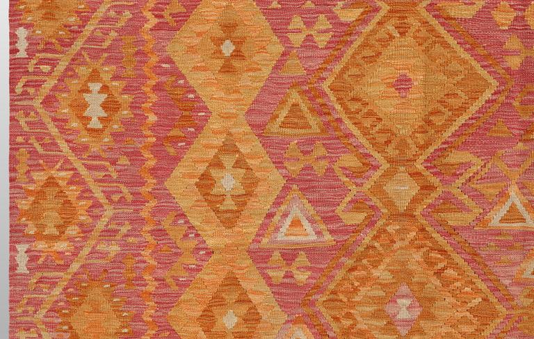 A Kelim carpet, 292 x 208 cm.