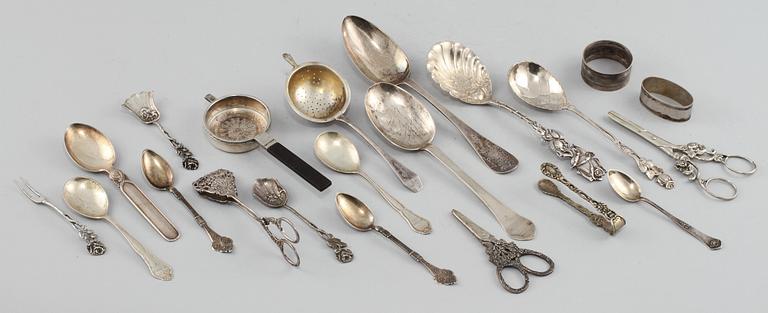 PARTI SILVER, 21 delar, 1700-tal och 1900-tal. Total vikt 491 gram.