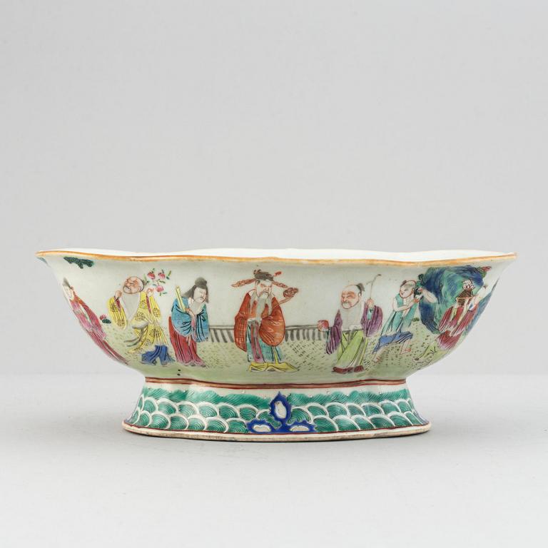 A famille rose footed bowl and a canton dish, Qing dynasty, late 19th century.