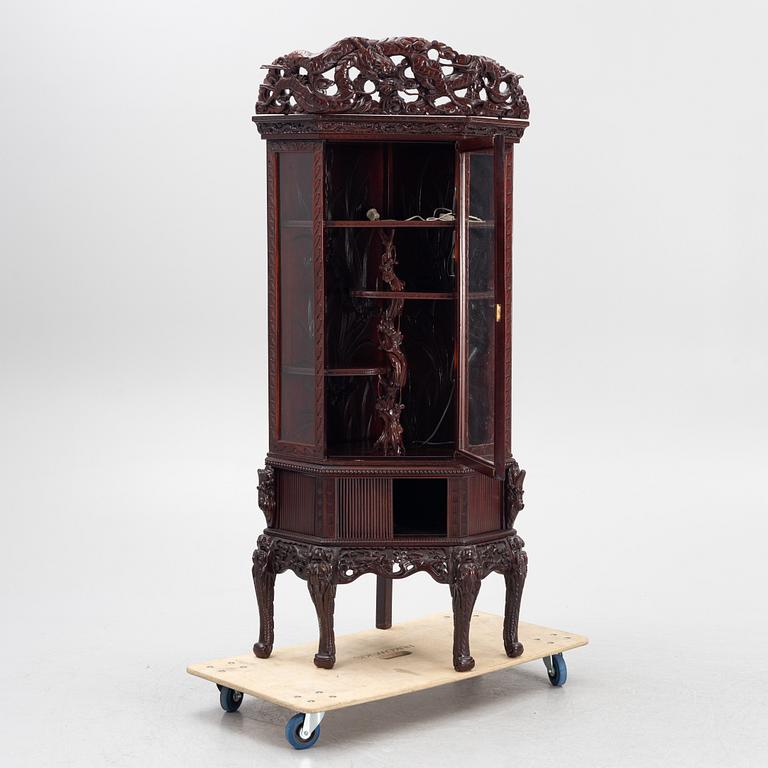 Vitrinskåp, Kina, 1900-tal.