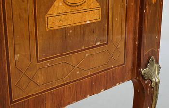 BYRÅ, gustaviansk stil, 1900-talets första hälft.