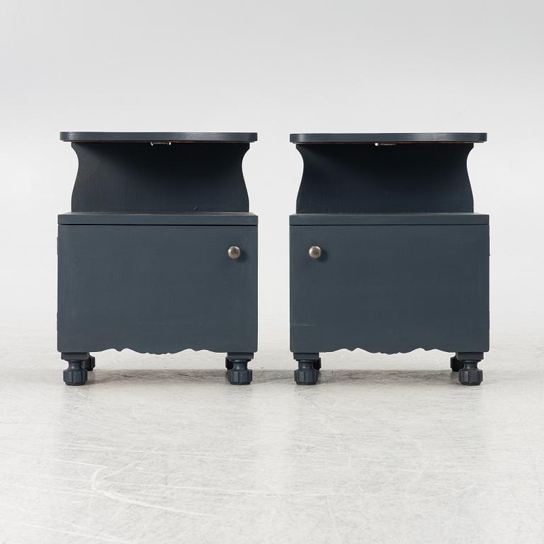 Sängbord, ett par, omkring 1900-talets mitt.