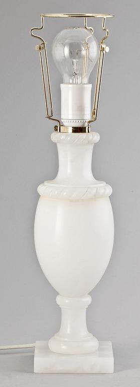 BORDSLAMPA, alabaster, Italien 1900-tal.
