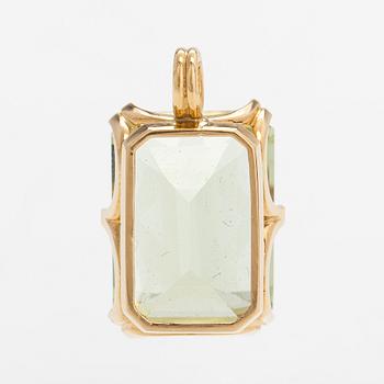 An 18K gold and beryl pendant.