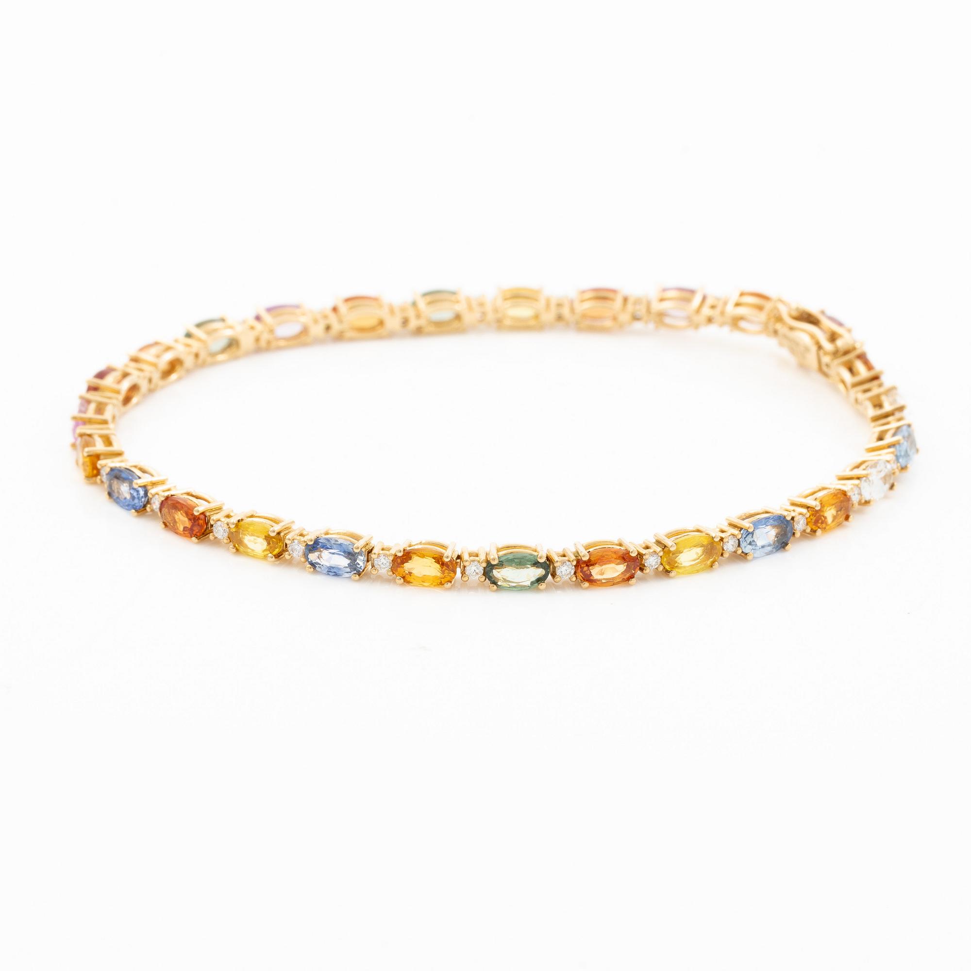 Armband 18K guld med multifärgade safirer och runda briljantslipade diamanter.
